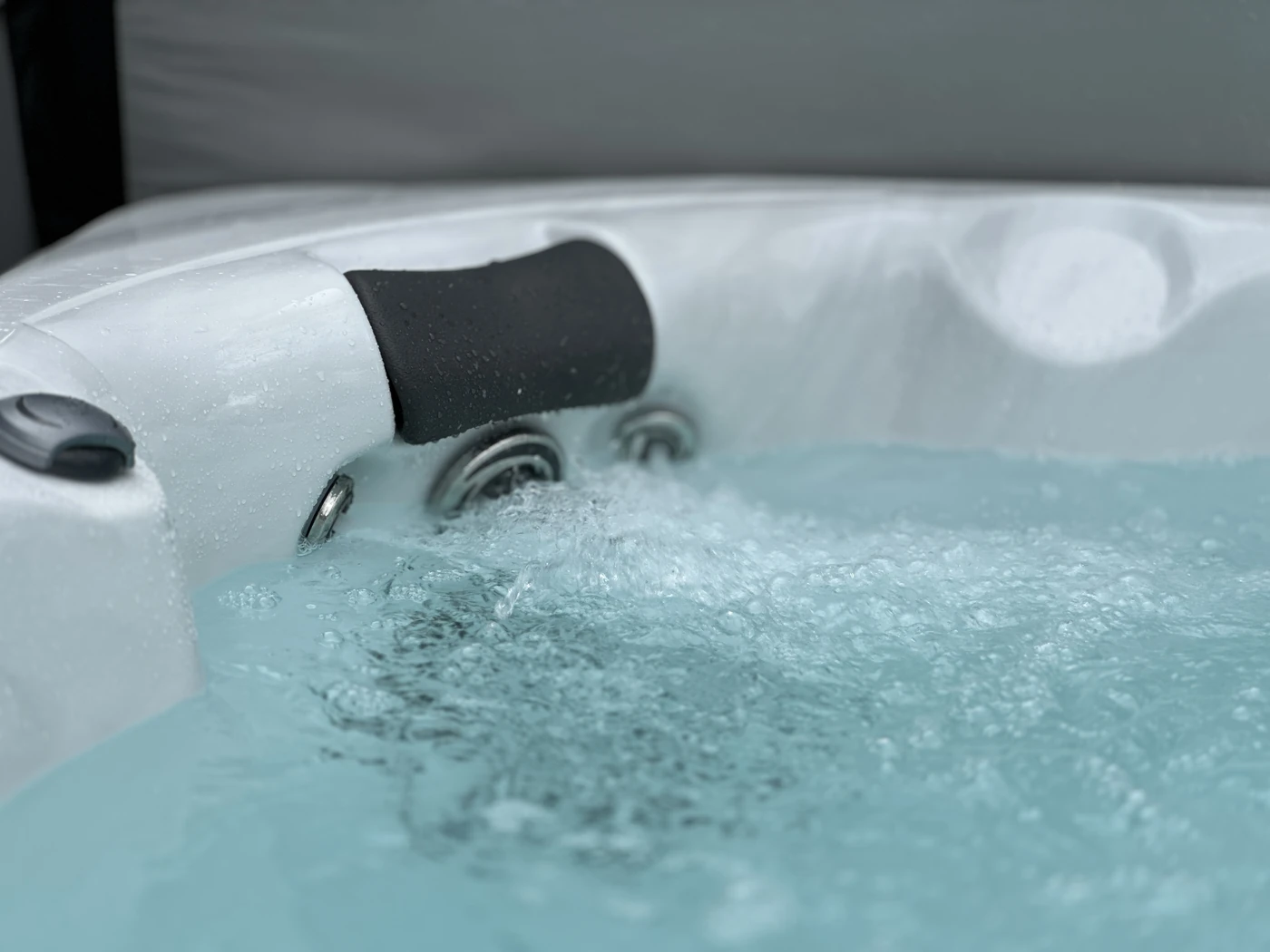 Private hot tub with bubbling jets at The Lakeside at Sylvan, Sylvan Beach New York